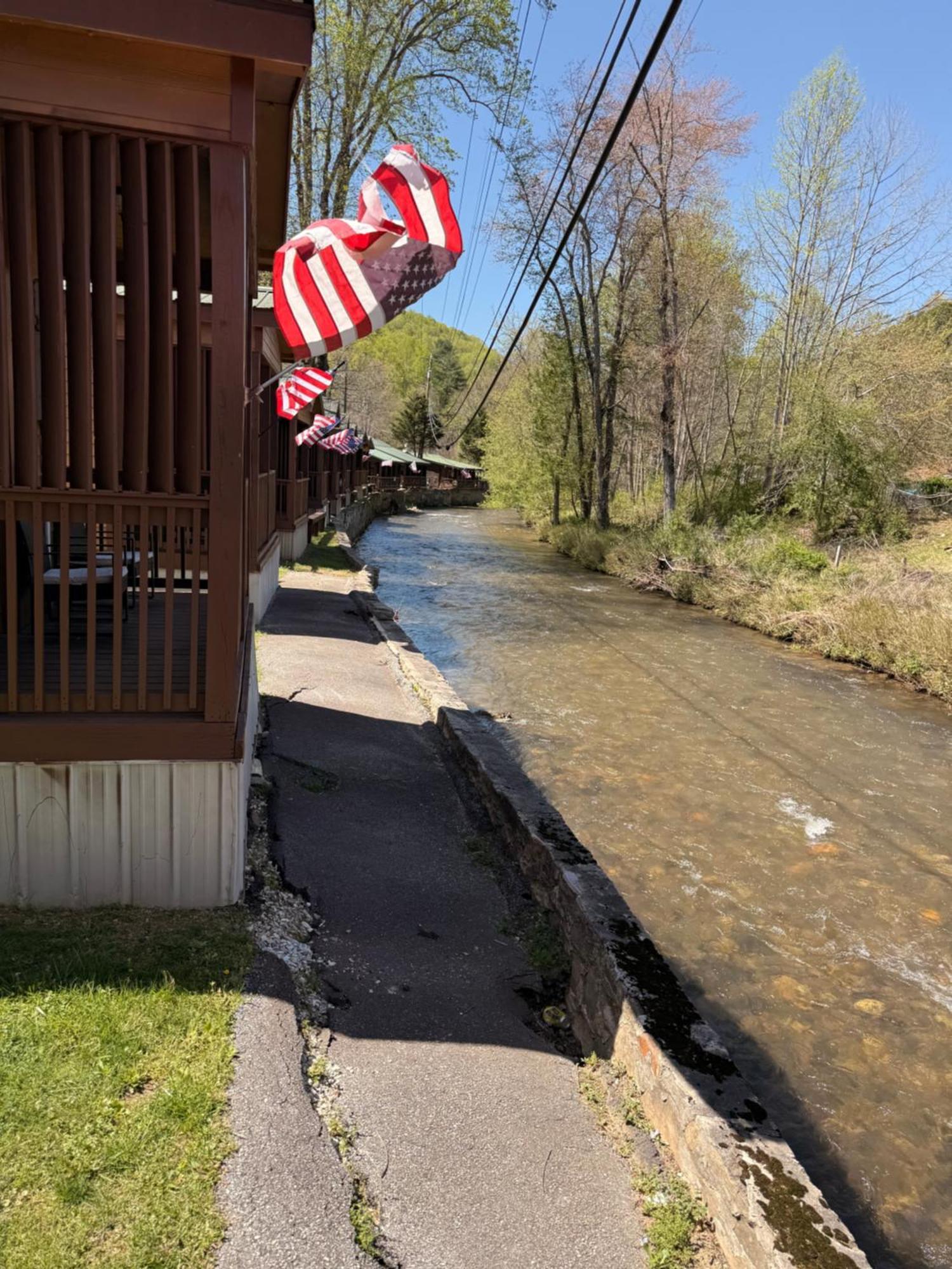 Qualla Cabins And Motel Cherokee Near Casino Whittier Εξωτερικό φωτογραφία