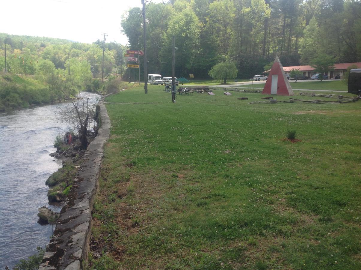 Qualla Cabins And Motel Cherokee Near Casino Whittier Εξωτερικό φωτογραφία