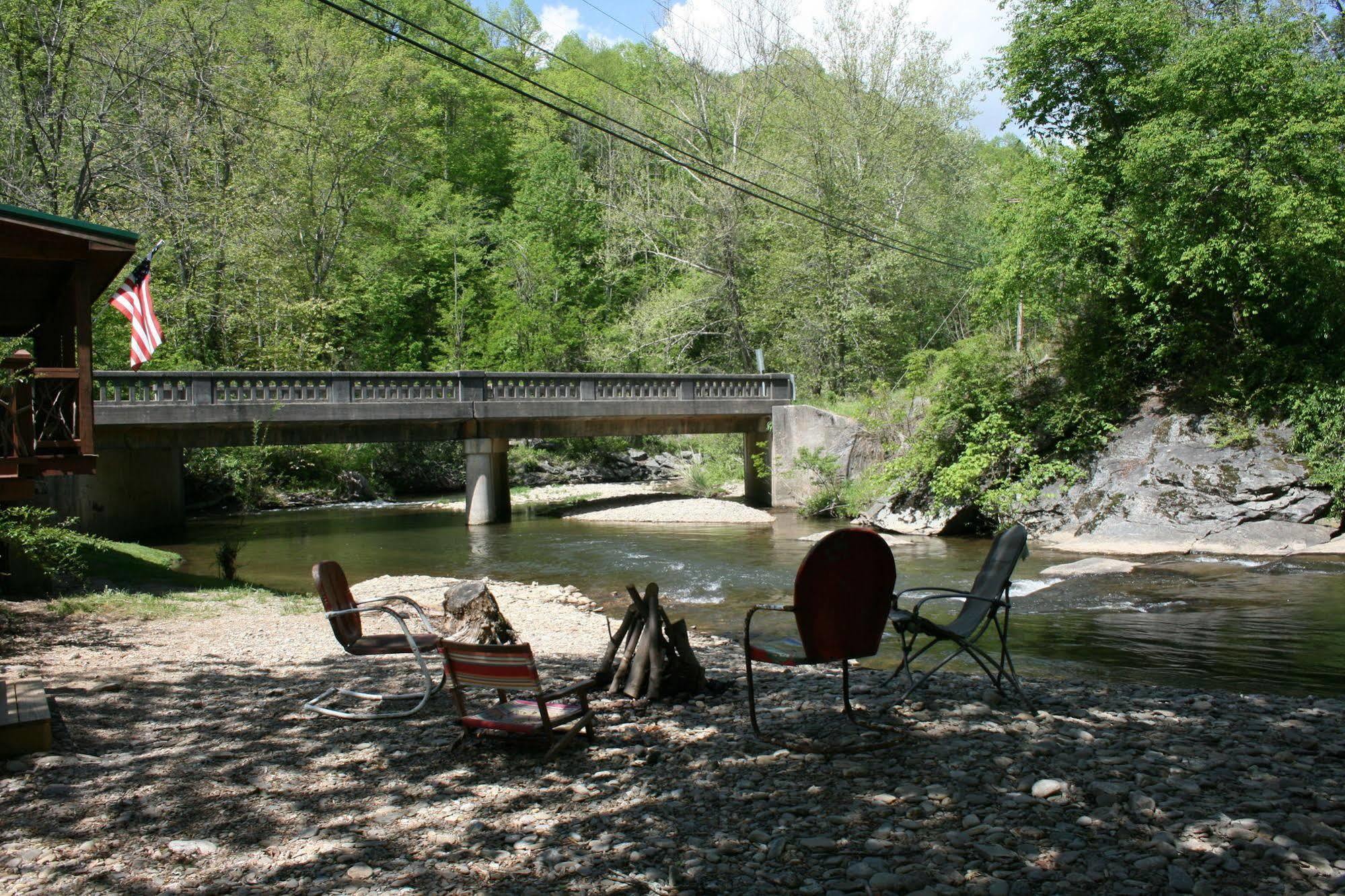Qualla Cabins And Motel Cherokee Near Casino Whittier Εξωτερικό φωτογραφία