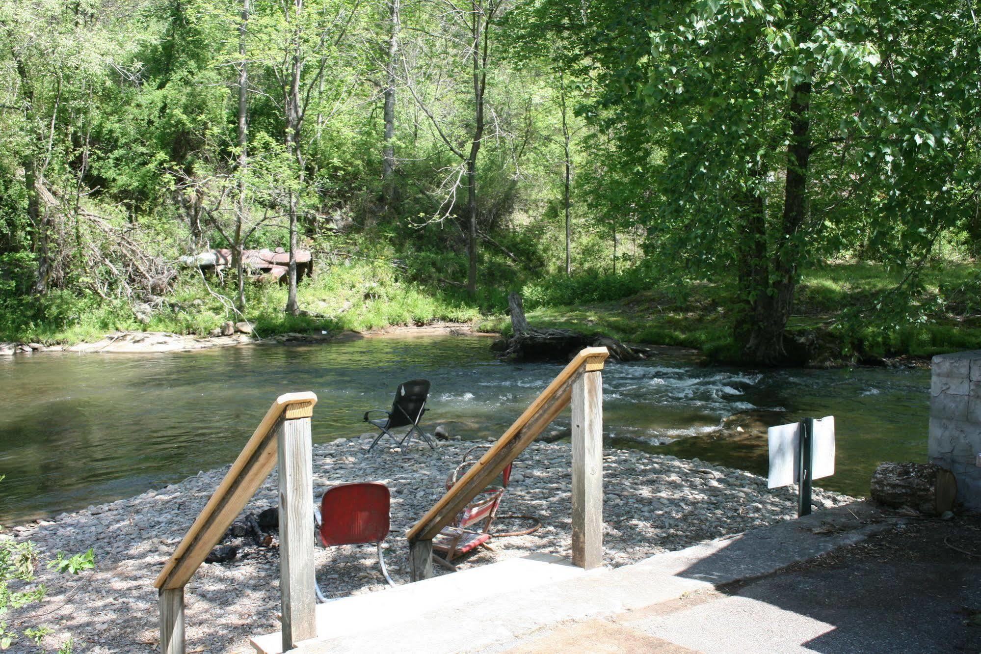 Qualla Cabins And Motel Cherokee Near Casino Whittier Εξωτερικό φωτογραφία